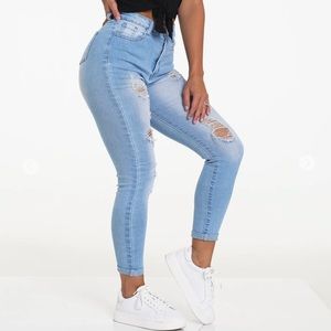 Navishape Light Wash Ripped Jeans - M